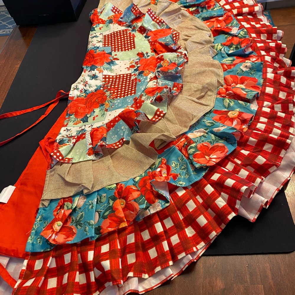 The Pioneer Woman Red and Blue Holiday Decor Skirt